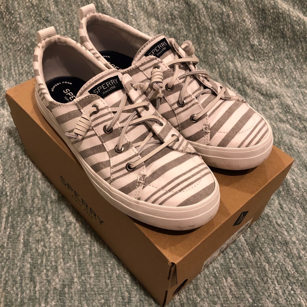 Sperry Crest Vibe Beach 8.5 grey and white